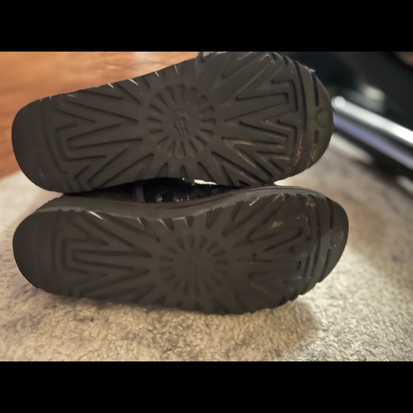 Sequence black UGG boots for girls size 6 perfect condition - Picture 6 of 7